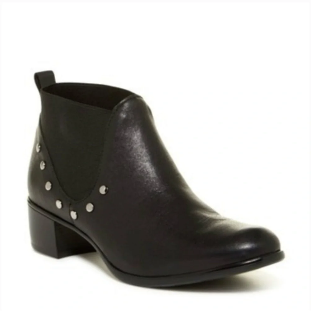 Munro Black Leather Ankle Booties with Silver Accents Sz 8